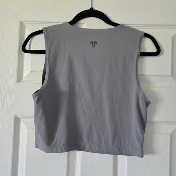 ARITZIA TNA Women's Gray Sleeveless Tank. - Picture 5 of 6